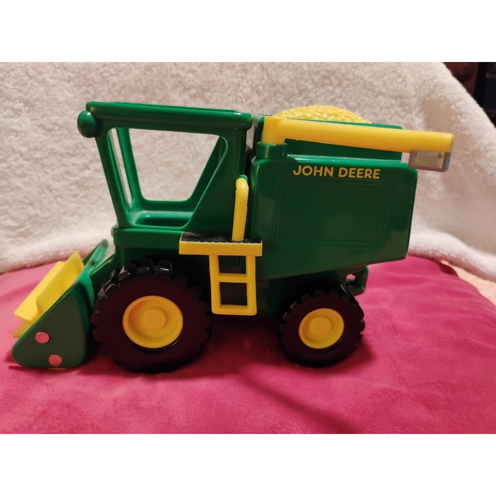 Plastic Toy John Deere RC2 Tractor harvester‎ 2010 5x7
